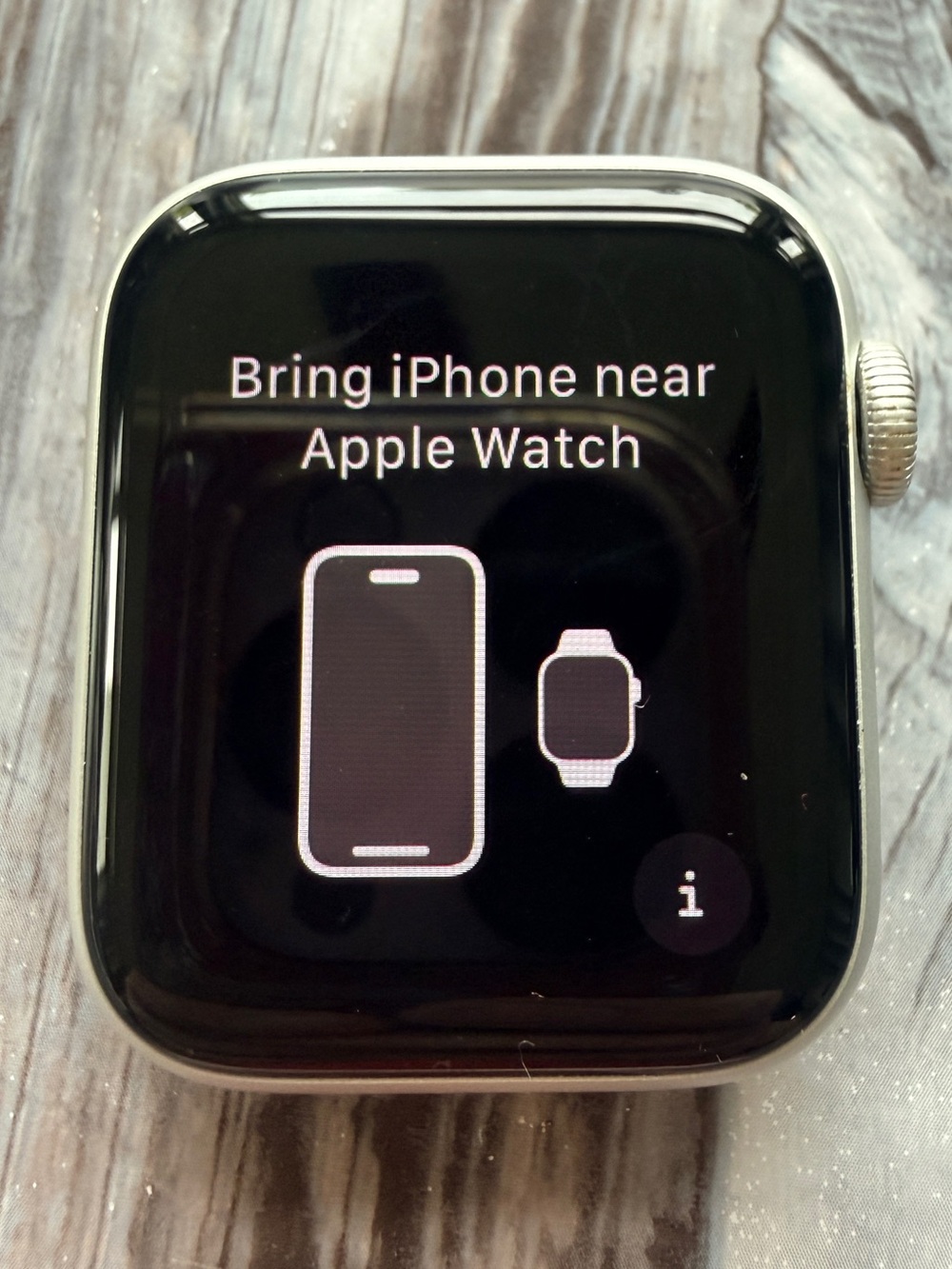 Apple Watch SE 40mm, silver aluminum case, abyss blue sport band